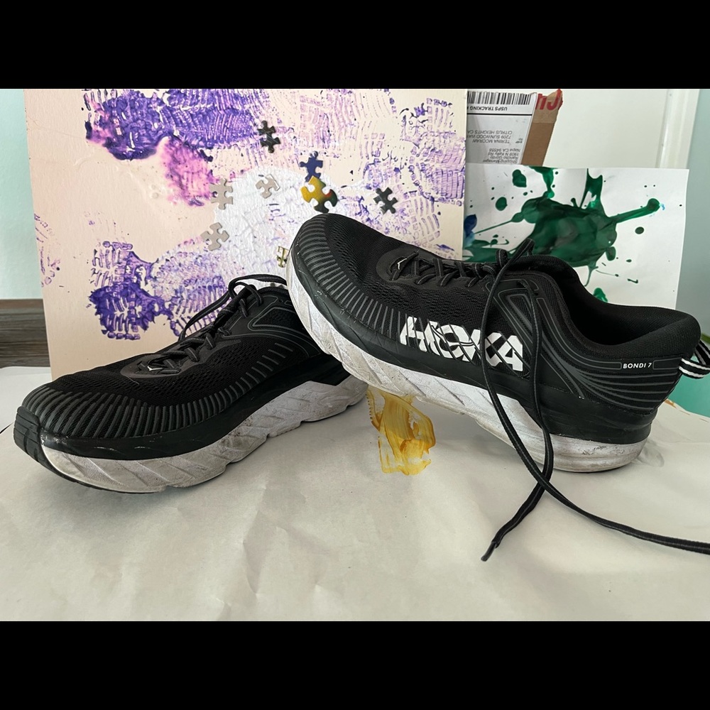 Hoka one one Bondi 7 men’s running shoes, great shape, seldom worn